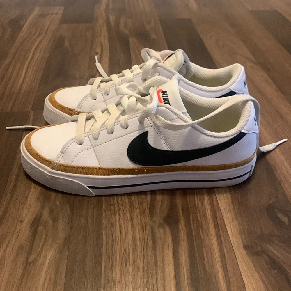 Nike! Women’s 5 only worn a few times